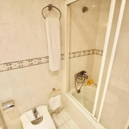 V&v Lloret- Aurora ヴィラ リョレート・デ・マル