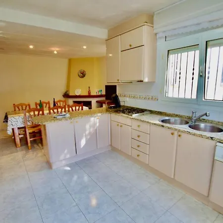 V&v Lloret- Aurora ヴィラ リョレート・デ・マル