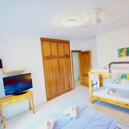 ヴィラ V&v Lloret- Aurora リョレート・デ・マル